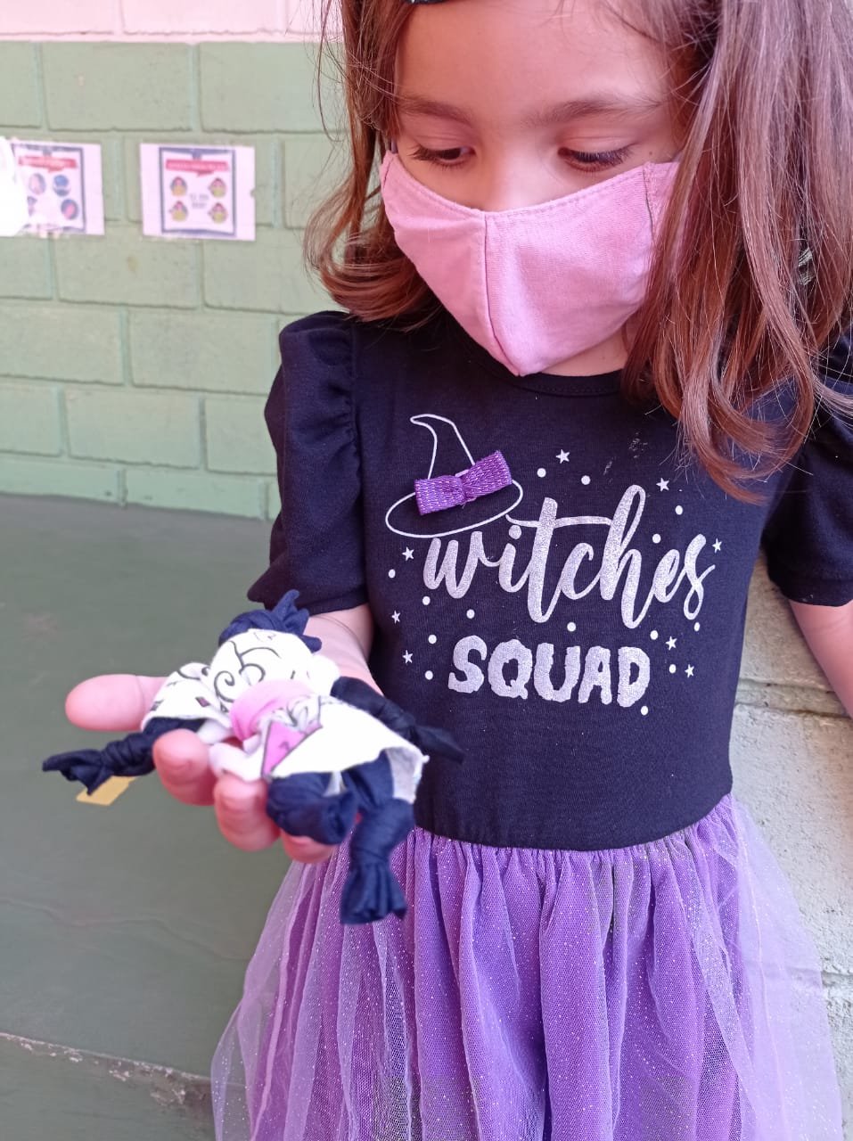 Confecção das bonecas Abayomi em nosso curso de férias.