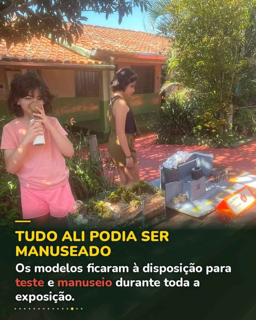 Estudantes circulam entre as maquetes expostas no pátio da Escola do Sítio